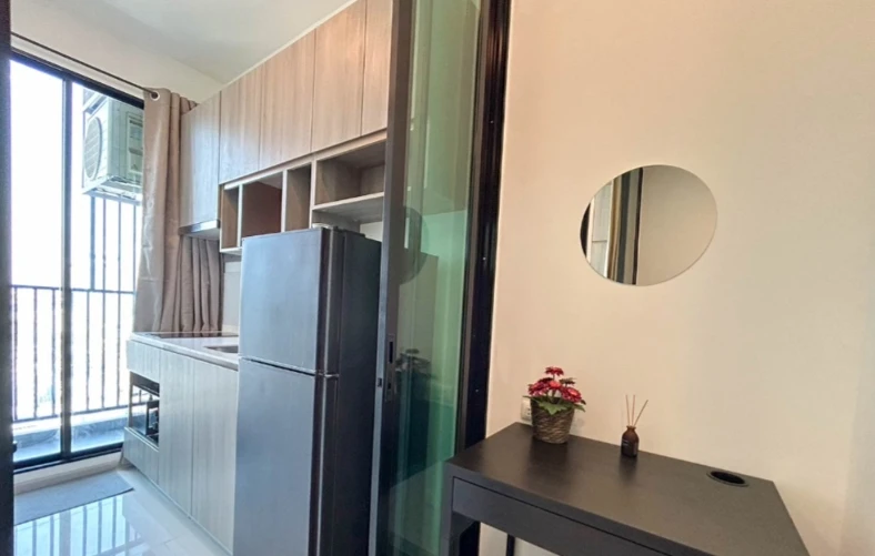 For rent: Knightsbridge Collage Ramkhamhaeng, 17th floor, fully furnished, very livable. Book now!