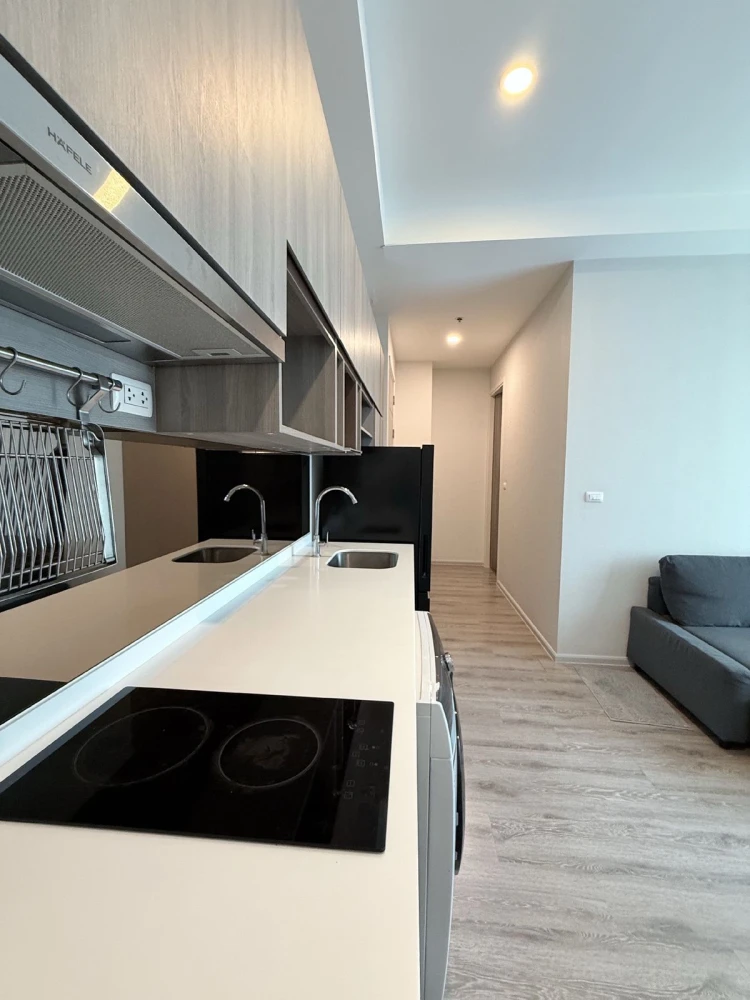 For rent: Knightsbridge Collage Ramkhamhaeng, 4th floor, nice room, fully furnished, reserve now!