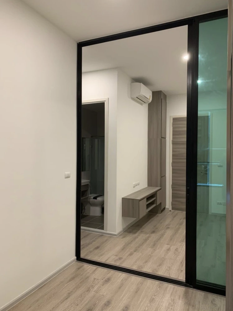 For rent: KnightsBridge Collage Ramkhamhaeng, 3rd floor room, clean, airy, with electrical appliances in the room. Must book.