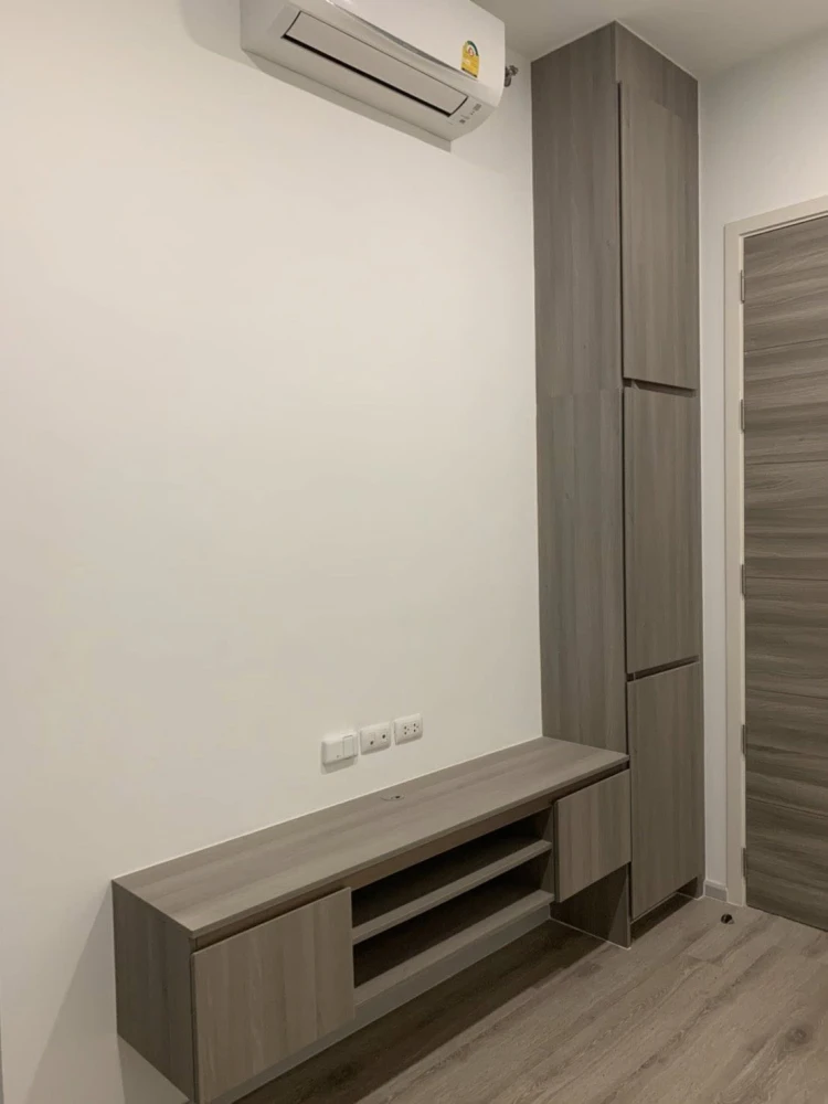 For rent: KnightsBridge Collage Ramkhamhaeng, 3rd floor room, clean, airy, with electrical appliances in the room. Must book.