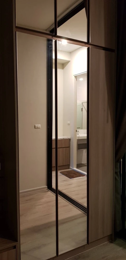 Knightsbridge Collage Ramkhamhaeng for rent, a cozy room with complete electrical appliances and a comfortable brown sofa. Don't miss it!