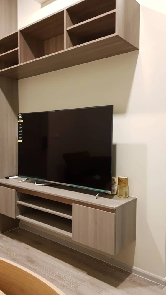 Knightsbridge Collage Ramkhamhaeng for rent, a cozy room with complete electrical appliances and a comfortable brown sofa. Don't miss it!