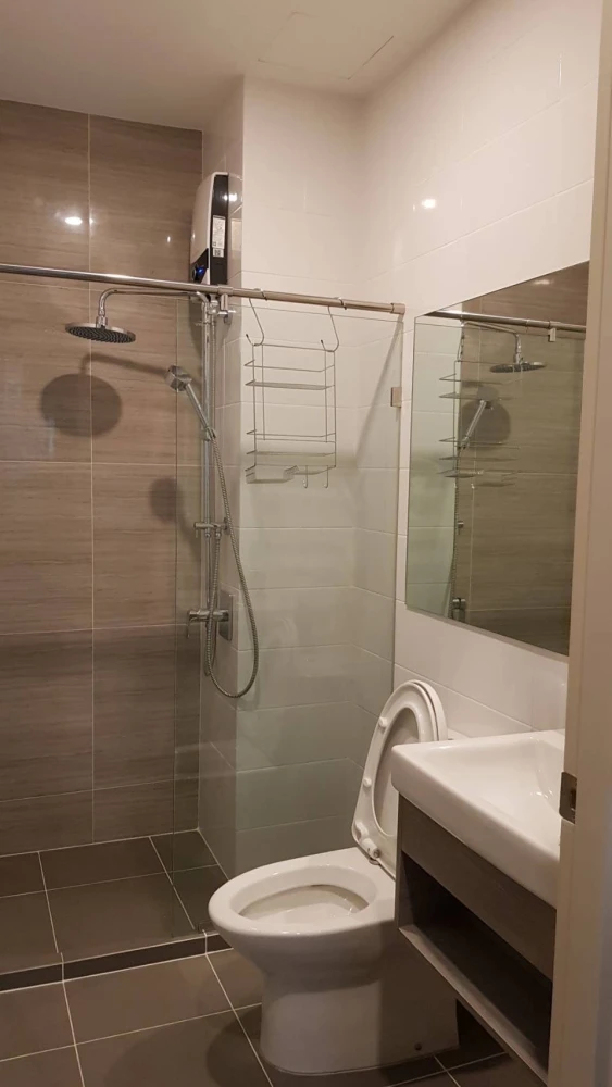 Knightsbridge Collage Ramkhamhaeng for rent, a cozy room with complete electrical appliances and a comfortable brown sofa. Don't miss it!