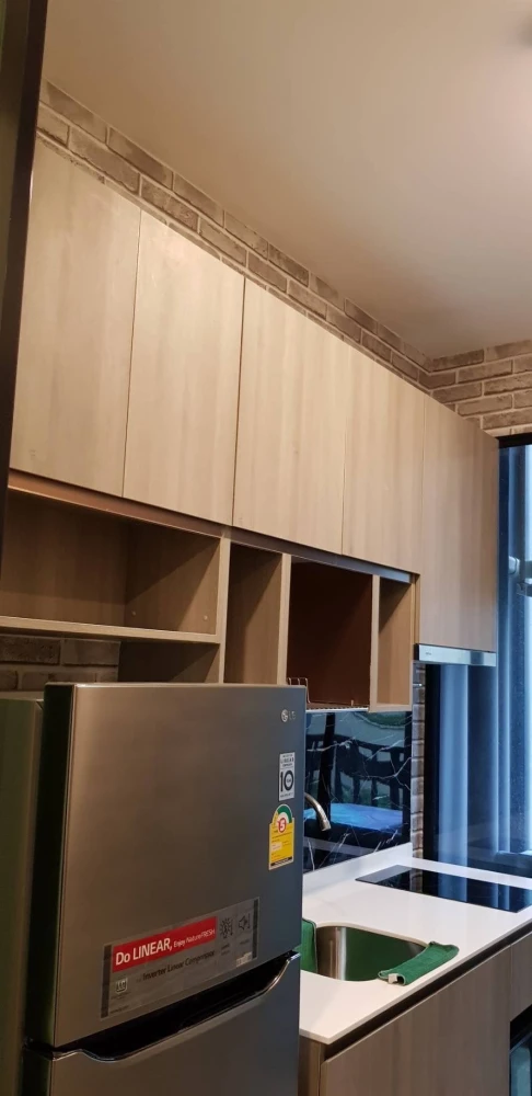 Knightsbridge Collage Ramkhamhaeng for rent, a cozy room with complete electrical appliances and a comfortable brown sofa. Don't miss it!