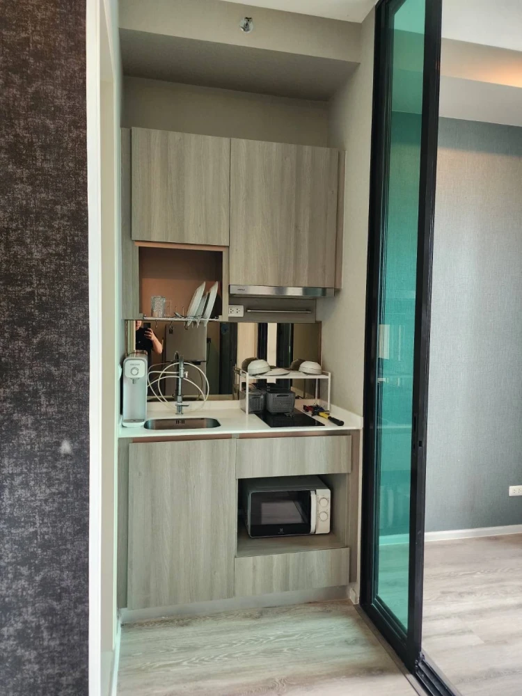 For rent: Knightsbridge Collage Ramkhamhaeng. Beautifully decorated unit, great location, convenient transportation. Don't miss out!