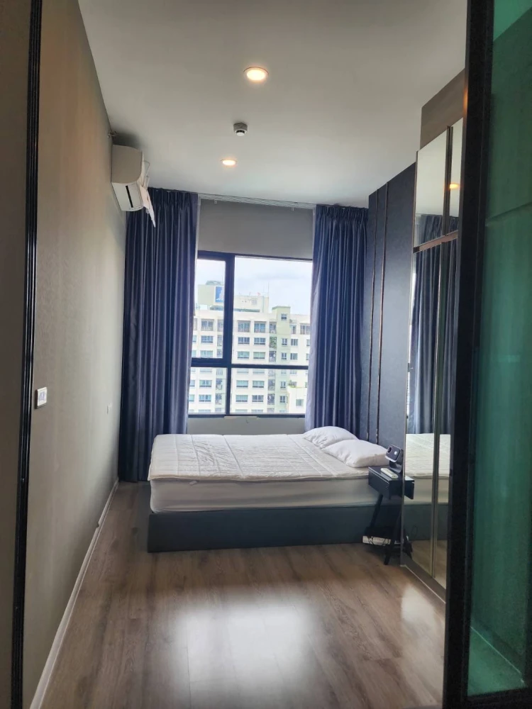 For rent: Knightsbridge Collage Ramkhamhaeng. Beautifully decorated unit, great location, convenient transportation. Don't miss out!