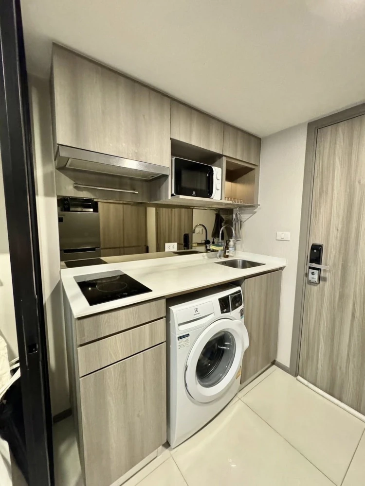 For rent: Knightsbridge Kaset Society, high ceiling room, airy, lots of usable space, complete facilities, hurry and book now!