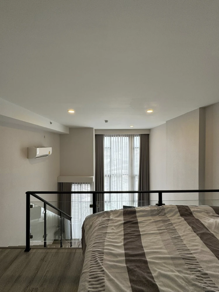 For rent: Knightsbridge Kaset Society, high ceiling room, airy, lots of usable space, complete facilities, hurry and book now!