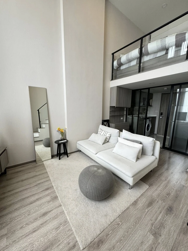 For rent: Knightsbridge Kaset Society, high ceiling room, airy, lots of usable space, complete facilities, hurry and book now!