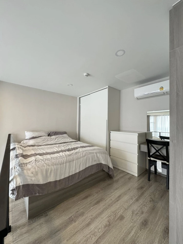 For rent: Knightsbridge Kaset Society, high ceiling room, airy, lots of usable space, complete facilities, hurry and book now!