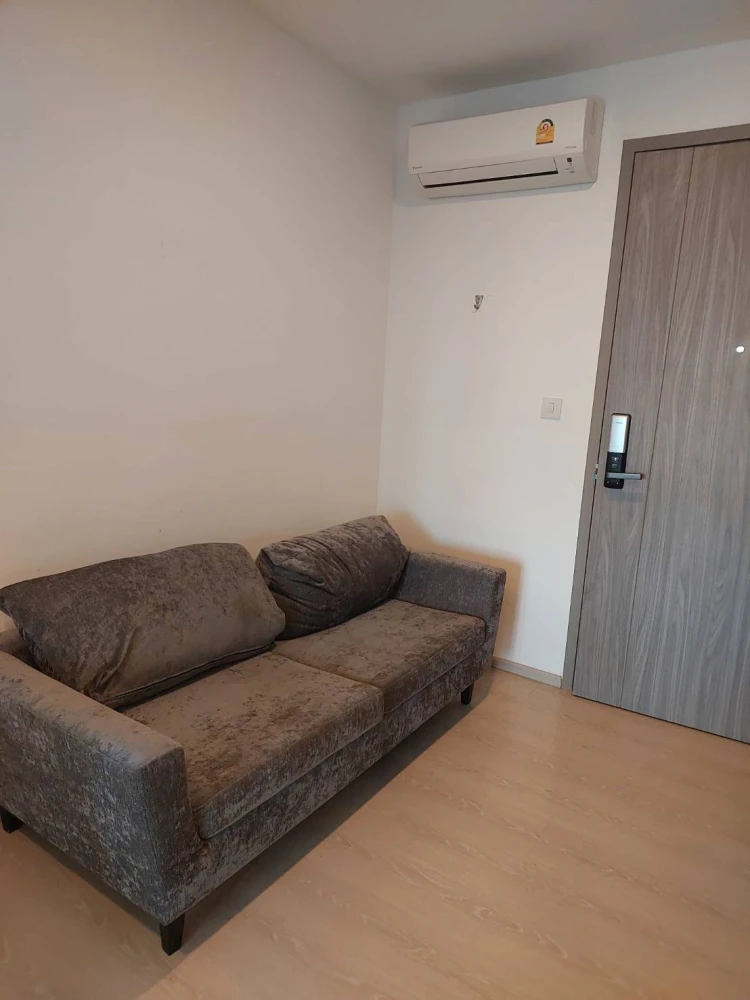 For rent: Knightsbridge Phaholyothin-Interchange, 11th floor, nice, fully furnished unit. Book now!