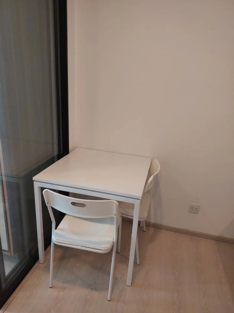 For rent: Knightsbridge Phaholyothin-Interchange, 11th floor, nice, fully furnished unit. Book now!