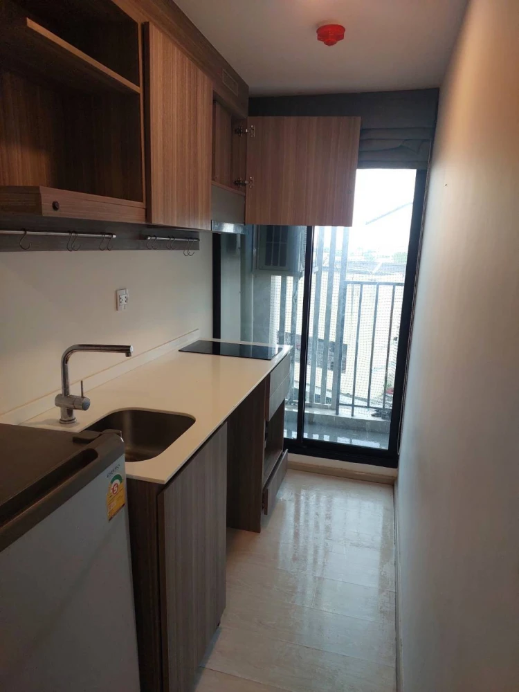 For rent: Knightsbridge Phaholyothin-Interchange, 11th floor, nice, fully furnished unit. Book now!