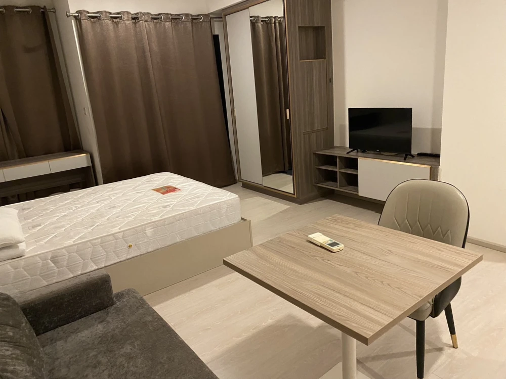 For rent: Knightsbridge Phaholyothin-Interchange, 9th floor, fully furnished room, ready to move in, book now, don't wait.