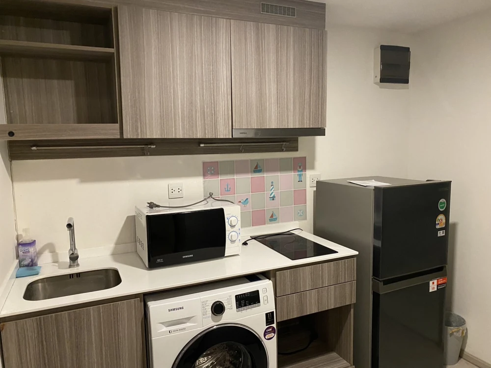 For rent: Knightsbridge Phaholyothin-Interchange, 9th floor, fully furnished room, ready to move in, book now, don't wait.