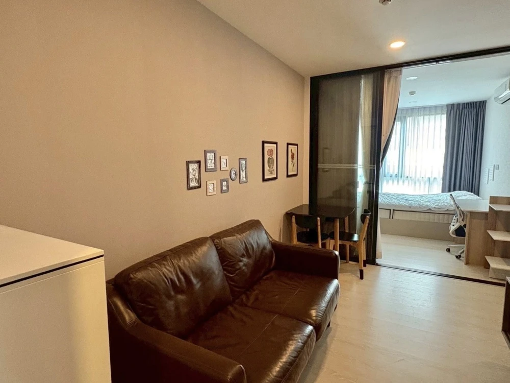 For rent: Knightsbridge Phaholyothin-Interchange, Building B, 6th floor, wallpaper all over the room, hurry and grab it now! images