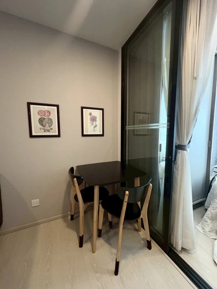 For rent: Knightsbridge Phaholyothin-Interchange, Building B, 6th floor, wallpaper all over the room, hurry and grab it now!