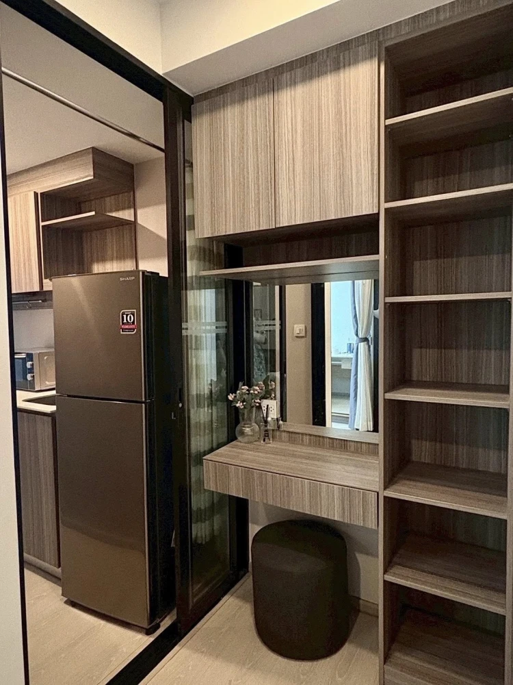 For rent: Knightsbridge Phaholyothin-Interchange, Building B, 6th floor, wallpaper all over the room, hurry and grab it now!