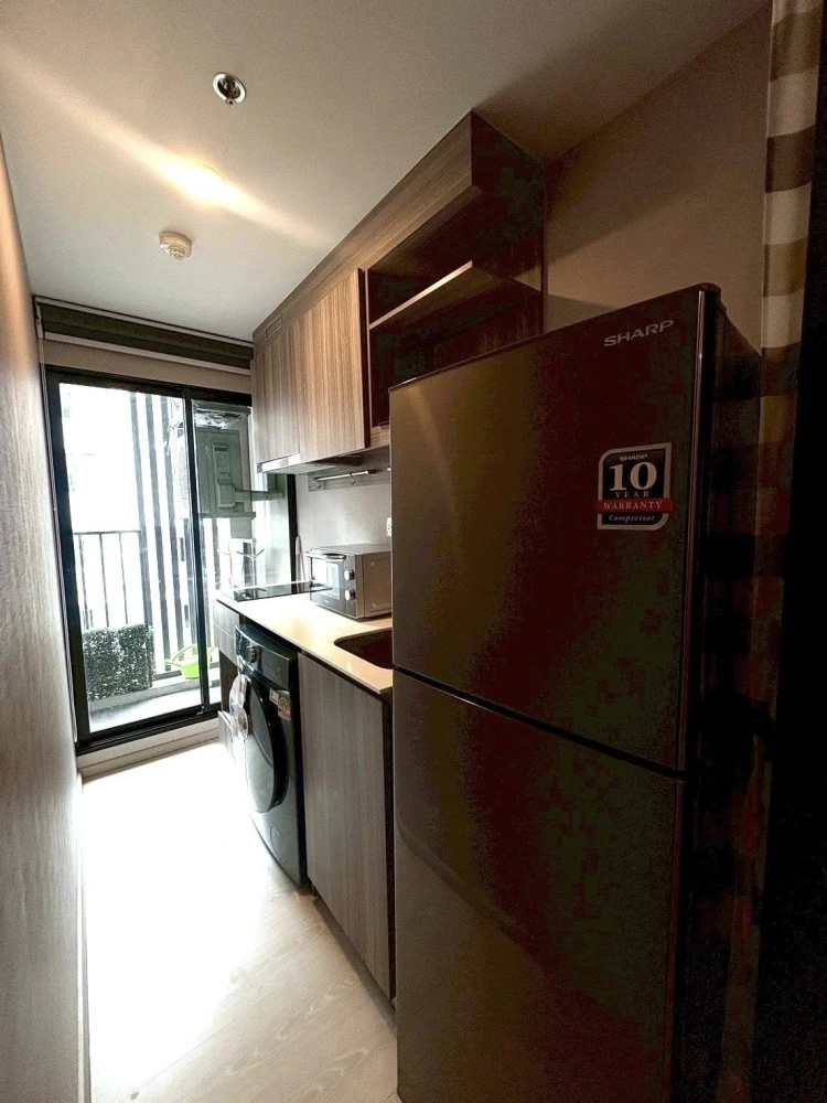 For rent: Knightsbridge Phaholyothin-Interchange, Building B, 6th floor, wallpaper all over the room, hurry and grab it now!