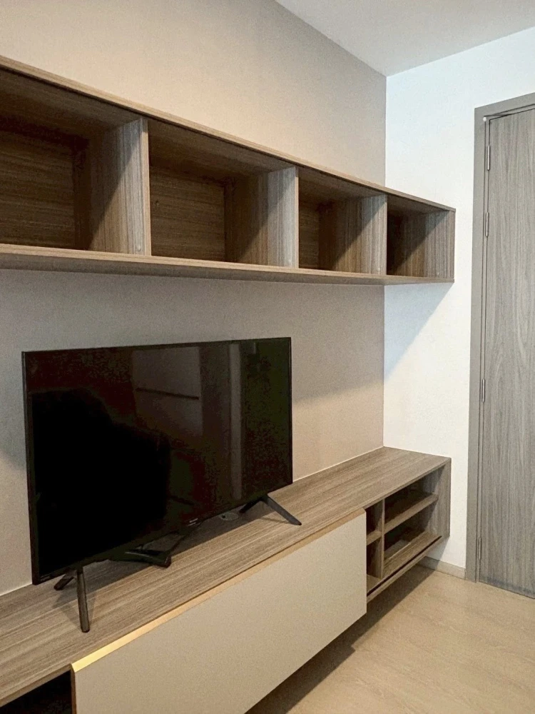 For rent: Knightsbridge Phaholyothin-Interchange, Building B, 6th floor, wallpaper all over the room, hurry and grab it now!