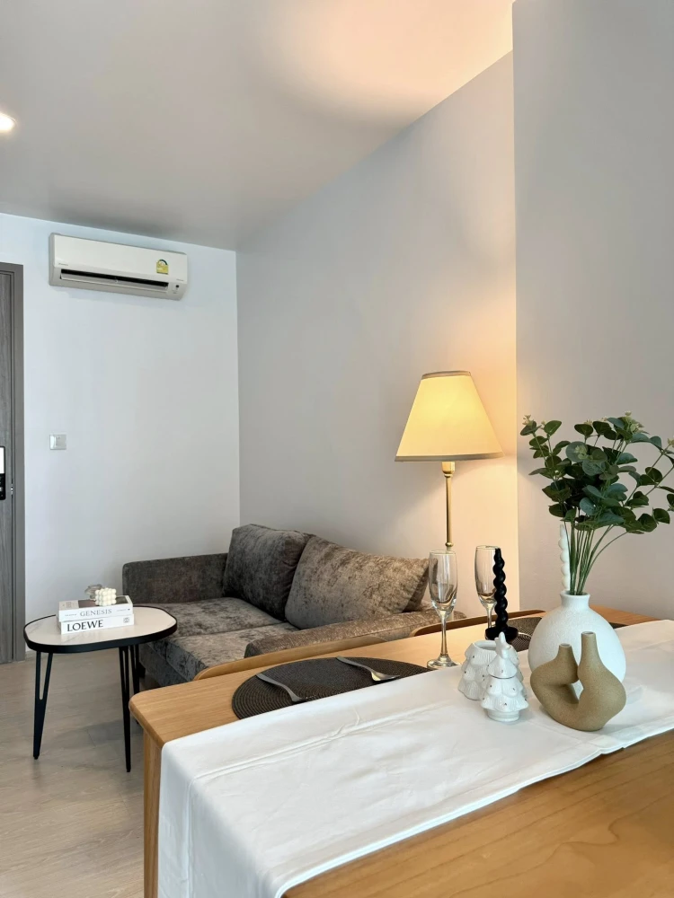 Knightsbridge Phaholyothin-Interchange for rent, a lovely room with complete furniture and appliances. Hurry and reserve now!