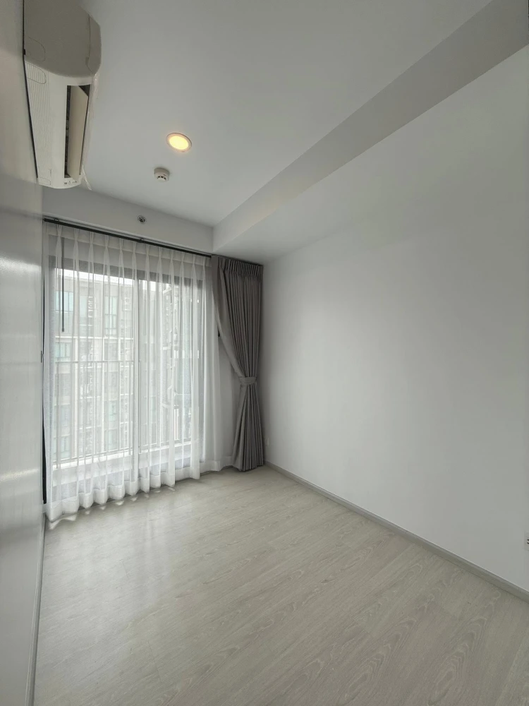 Knightsbridge Phaholyothin-Interchange for rent, a lovely room with complete furniture and appliances. Hurry and reserve now!