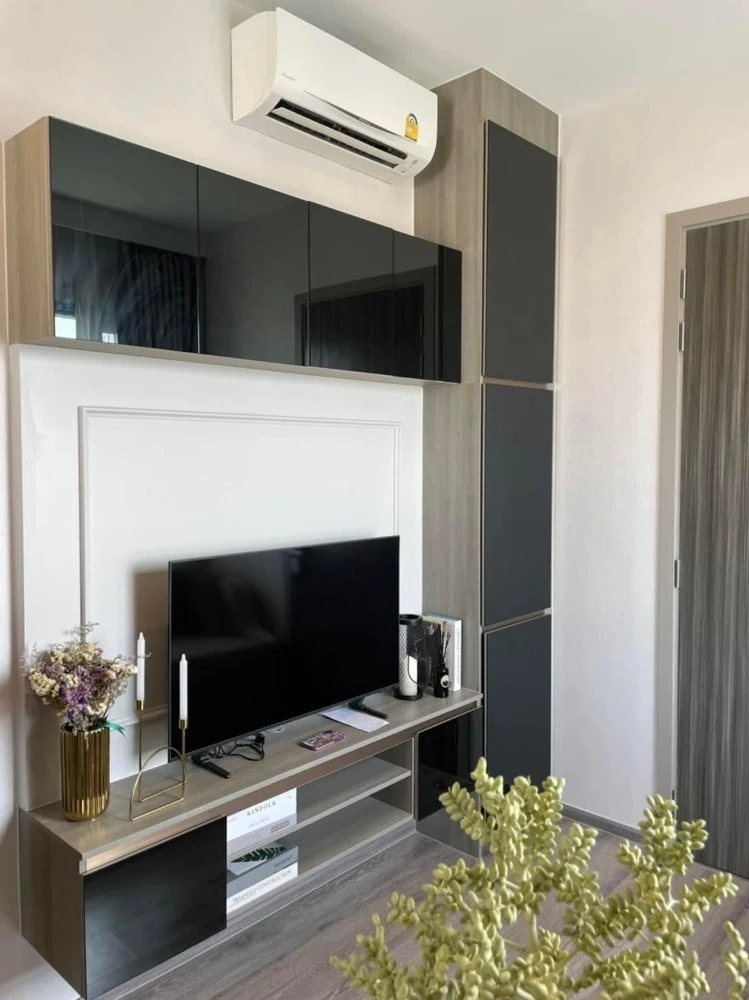 For rent: KnightsBridge Prime On-Nut, 33rd floor, corner unit, fully furnished, very livable. Book now!