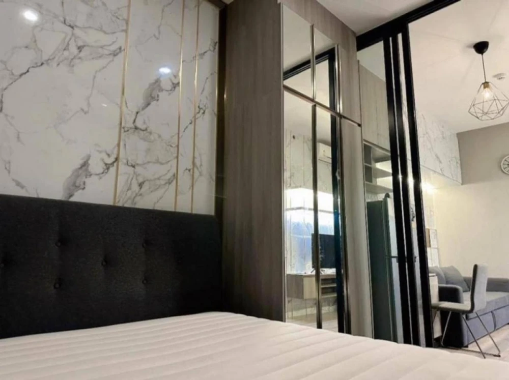 For rent: KnightsBridge Prime On-Nut, high floor, beautiful unit, fully furnished. Book now!
