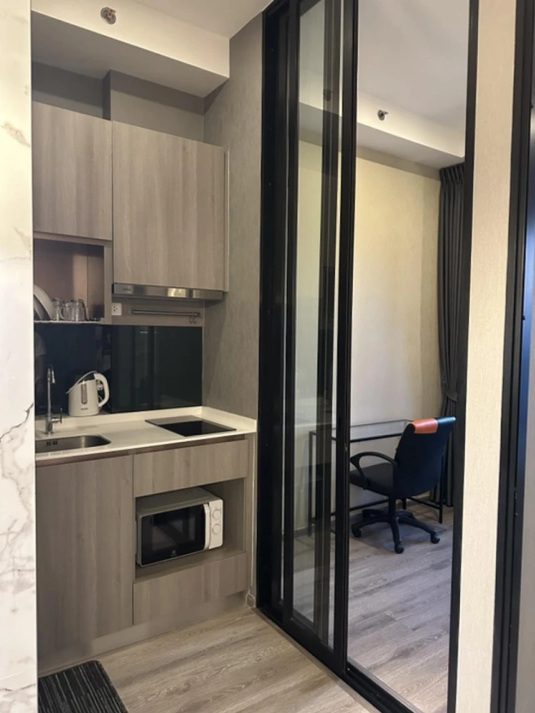 For rent: KnightsBridge Prime On-Nut, high floor, beautiful unit, fully furnished. Book now!