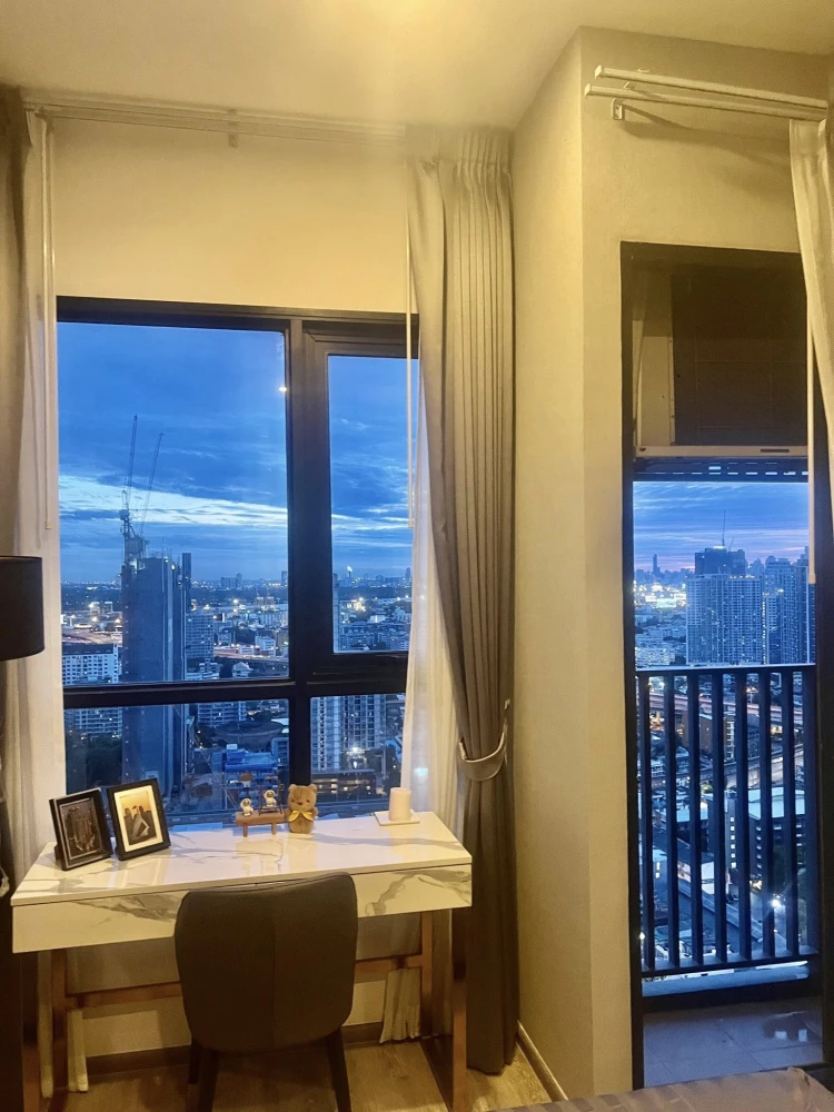 Knightsbridge Prime On-nut for rent, city view, BTS skytrain, no tall buildings blocking the view, quiet because it's on a high floor, very worth book