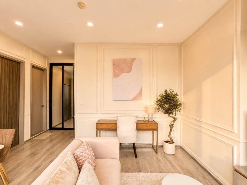 For rent: Knightsbridge Prime On-nut. Spacious room with well-divided spaces, city/Bang Krachao river view, and natural light. Reservation required.