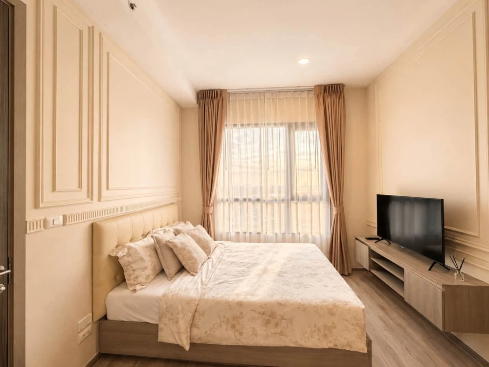 For rent: Knightsbridge Prime On-nut. Spacious room with well-divided spaces, city/Bang Krachao river view, and natural light. Reservation required.