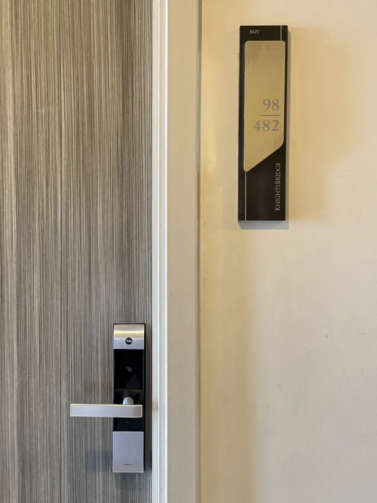 For rent: Knightsbridge Prime On-nut, studio apartment with beautiful built-in furnishings and complete amenities. A very comfortable and desirable pl