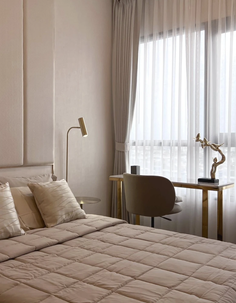 For rent: Knightsbridge Prime On-nut, studio apartment with beautiful built-in furnishings and complete amenities. A very comfortable and desirable pl