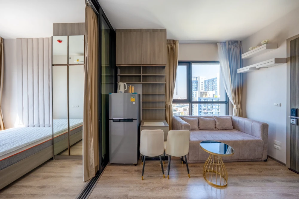 For rent: Knightsbridge Prime On-nut, room on the 30th floor, very high, with a great city view. Corner room, very quiet. You must book this.