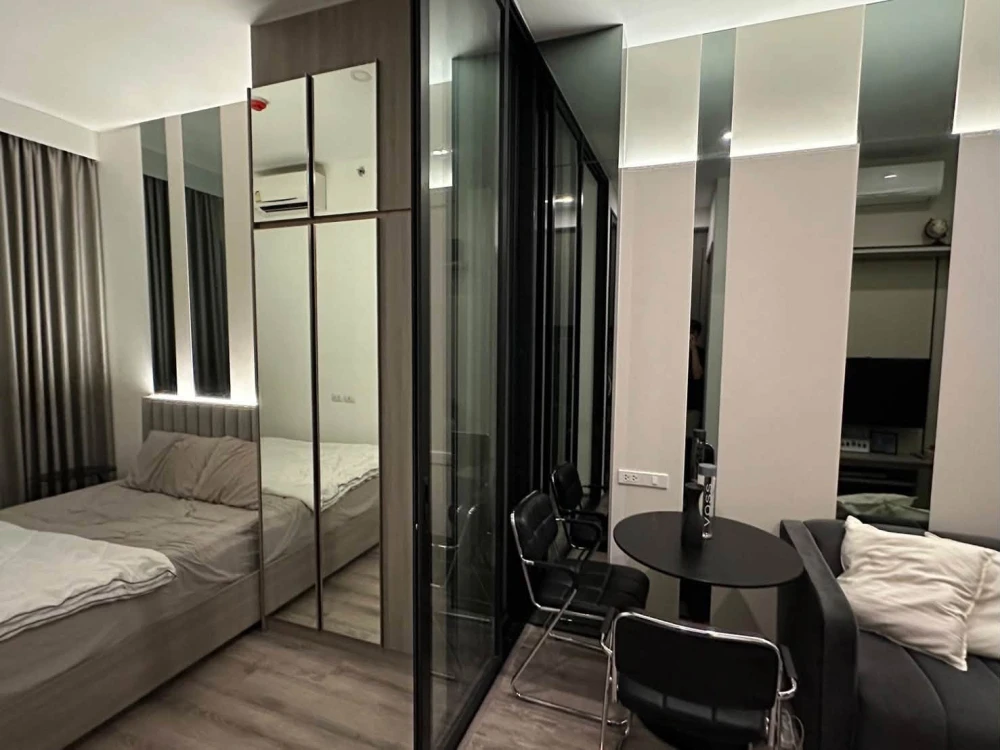 For Rent: KnightsBridge Prime On-Nut. Located on a very high floor with a stunning view. Fully furnished with built-in furniture throughout. Book now!