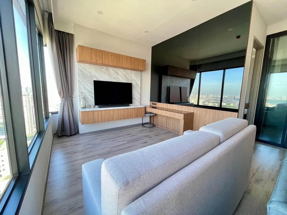 For rent Knightsbridge Prime Onnut, 44th floor, high view, fully furnished, ready to move in, complete facilities, hurry to move in.