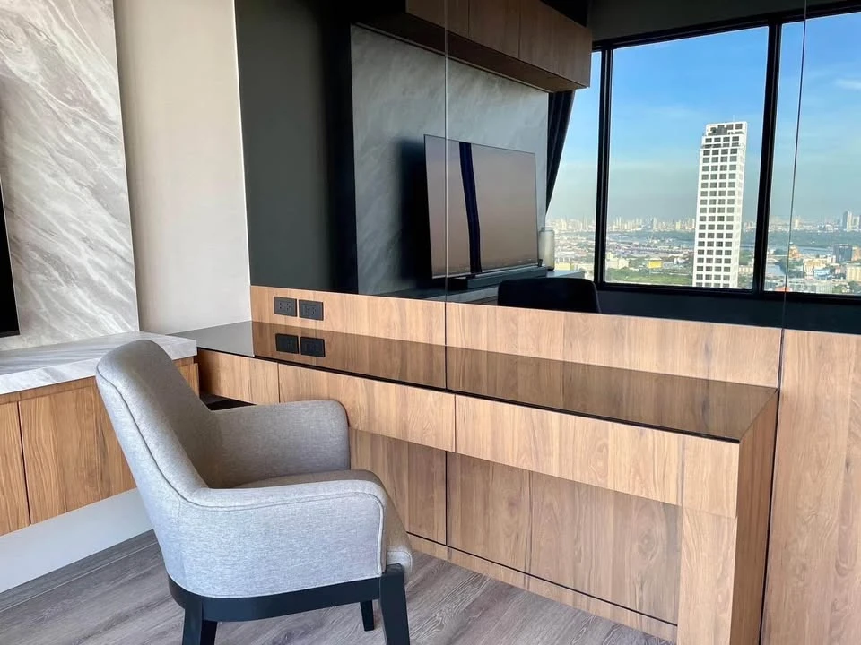 For rent Knightsbridge Prime Onnut, 44th floor, high view, fully furnished, ready to move in, complete facilities, hurry to move in.
