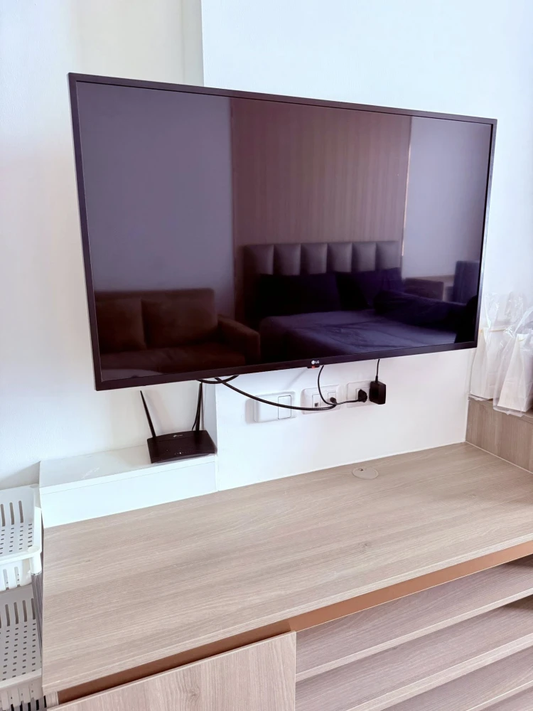 For rent: Knightsbridge Prime OnNut, a lovely room, decorated in a simple and luxurious style, with excellent built-ins inside the room. Hurry and boo
