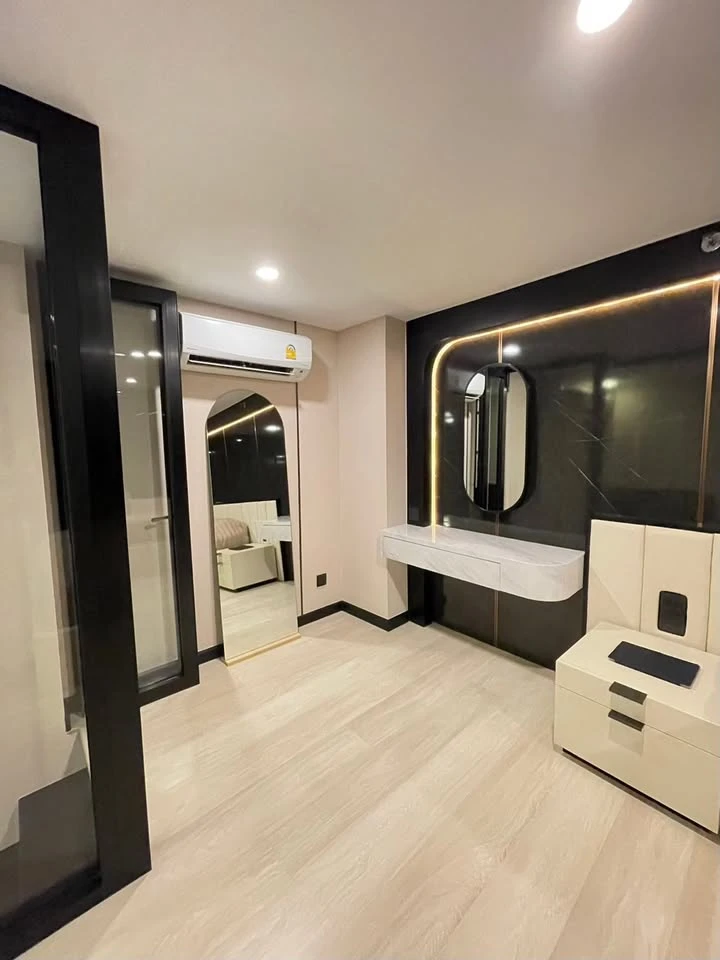 Knightsbridge Prime Sathorn, high floor, ready to move in, spacious and comfortable. Hurry and book now, don't miss out!