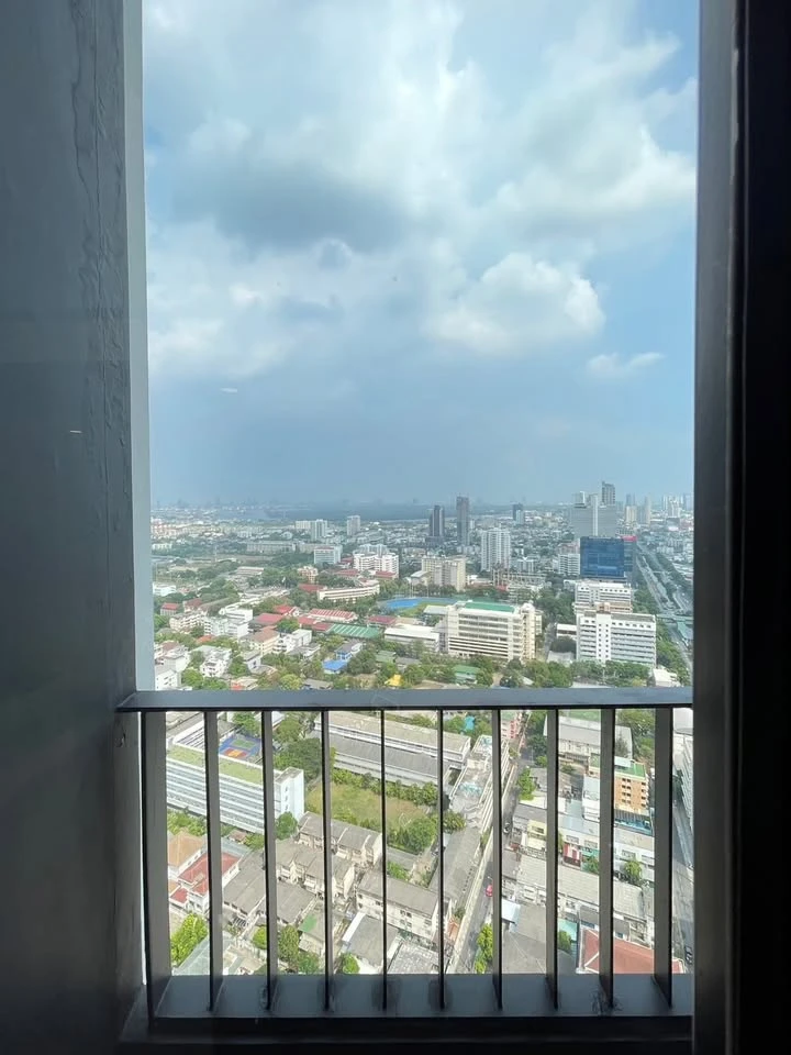Knightsbridge Prime Sathorn, high floor, ready to move in, spacious and comfortable. Hurry and book now, don't miss out!