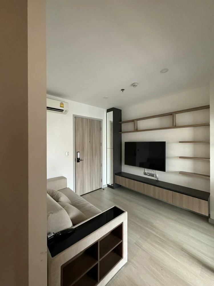 For rent: KnightsBridge Prime Sathorn, corner unit with unobstructed city views. High level of privacy and tranquility. Don't miss out!