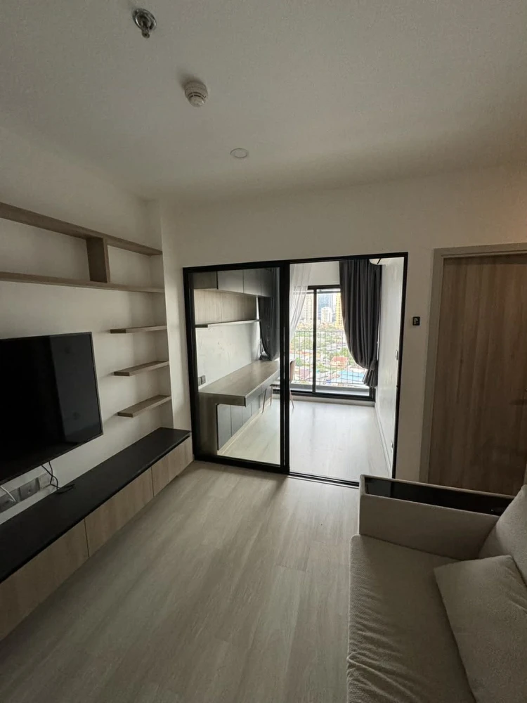 For rent: KnightsBridge Prime Sathorn, corner unit with unobstructed city views. High level of privacy and tranquility. Don't miss out!