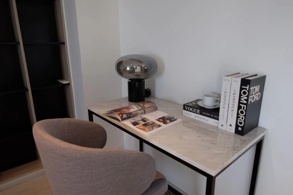 Knightsbridge Prime Sathorn for rent, very high floor room, decorated in Modern Contemporary style, must reserve.