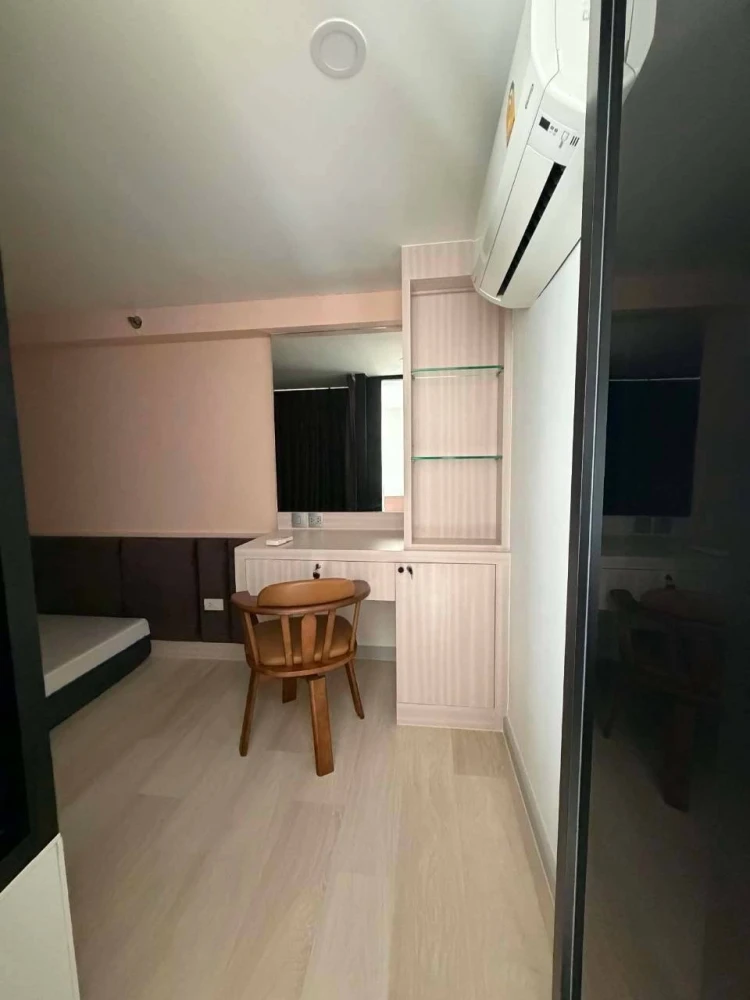 For rent: KnightsBridge Prime Sathorn, high ceilings, spacious, fully furnished, prime location, beautiful view. Book now!