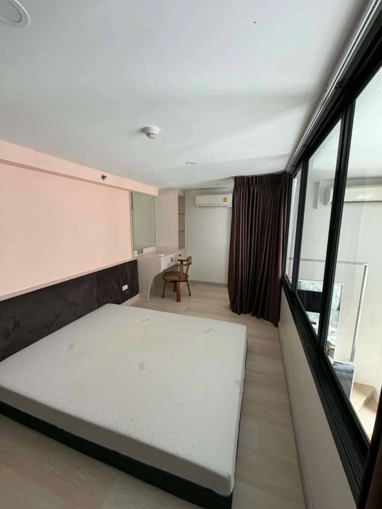 For rent: KnightsBridge Prime Sathorn, high ceilings, spacious, fully furnished, prime location, beautiful view. Book now!