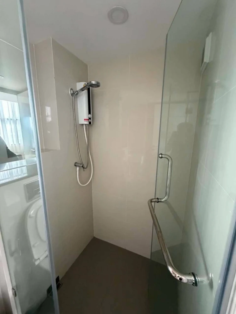 For rent: KnightsBridge Prime Sathorn, high ceilings, spacious, fully furnished, prime location, beautiful view. Book now!