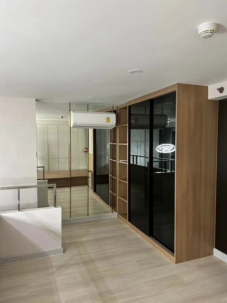For rent:KnightsBridge Prime Sathorn.Beautifully decorated unit with a stunning color scheme and high-quality built-in furniture.Amazing view. Booknow