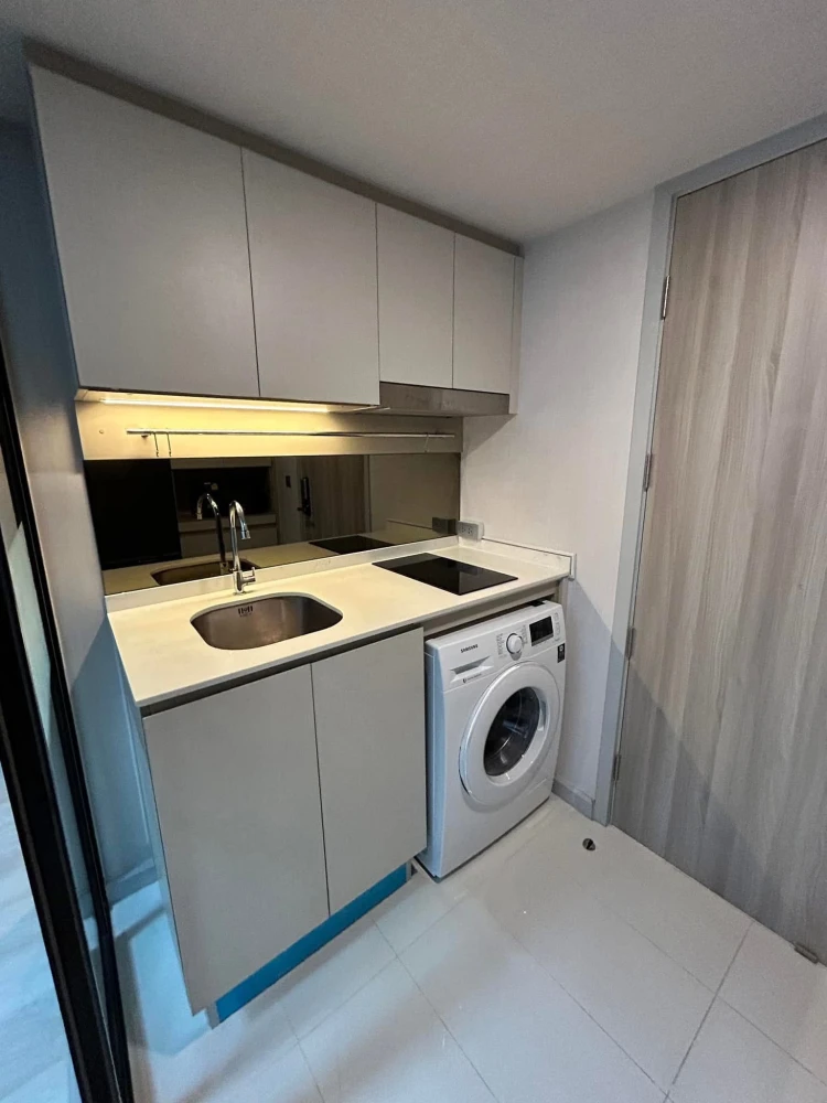 For rent:KnightsBridge Prime Sathorn.Beautifully decorated unit with a stunning color scheme and high-quality built-in furniture.Amazing view. Booknow