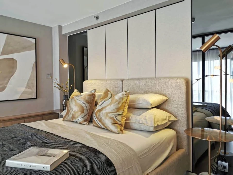For rent: KnightsBridge Prime Sathorn, beautifully decorated room, high ceiling, airy, fully furnished, book now.
